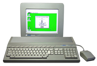 Atari 1040ST computer with a mouse connected, with a floppy disk drive on the mouse side or opposite side